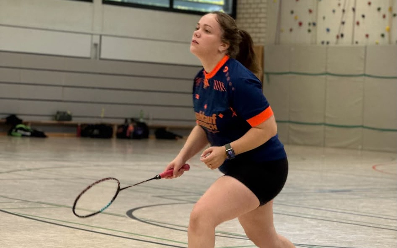 über drei Sätze ging das Dameneinzel, in dem sich Luisa Rickert nach engem Spiel knapp geschlagen geben musste über drei Sätze ging das Dameneinzel, in dem sich Luisa Rickert nach engem Spiel knapp geschlagen geben musste